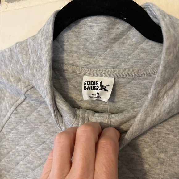 NWT Eddie Bauer Light Gray Quilted Top | Womens Medium - Picture 4 of 8